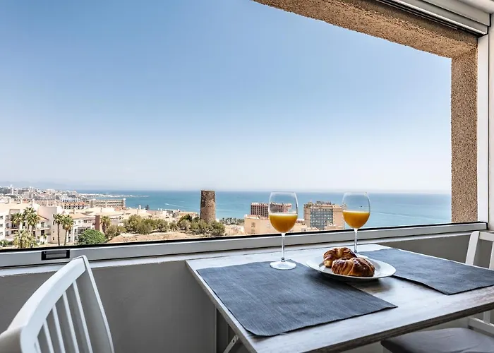 Breathtaking Studio, Amazing Views, Pool, Beach