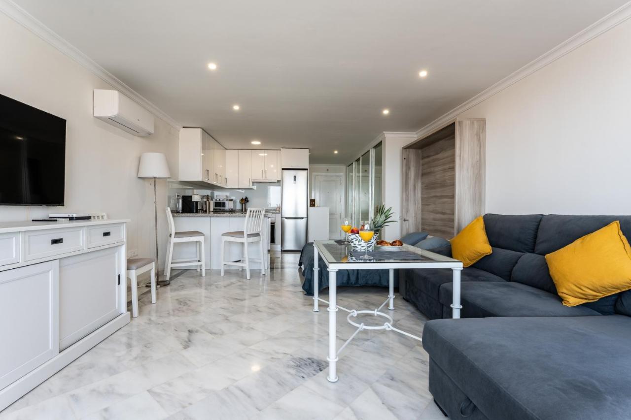 Breathtaking Studio, Amazing Views, Pool, Apartment