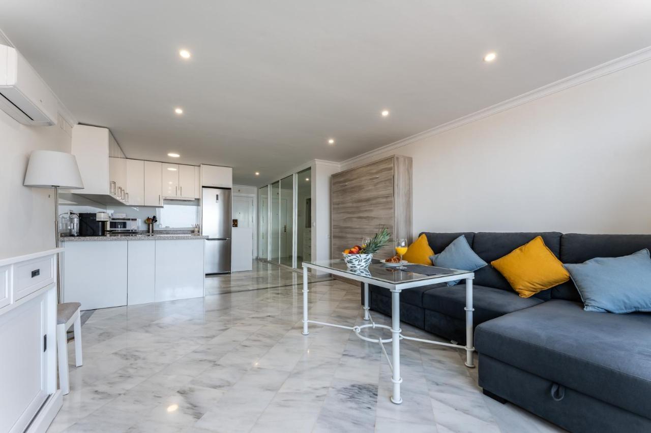 Apartment Breathtaking Studio, Amazing Views, Pool,