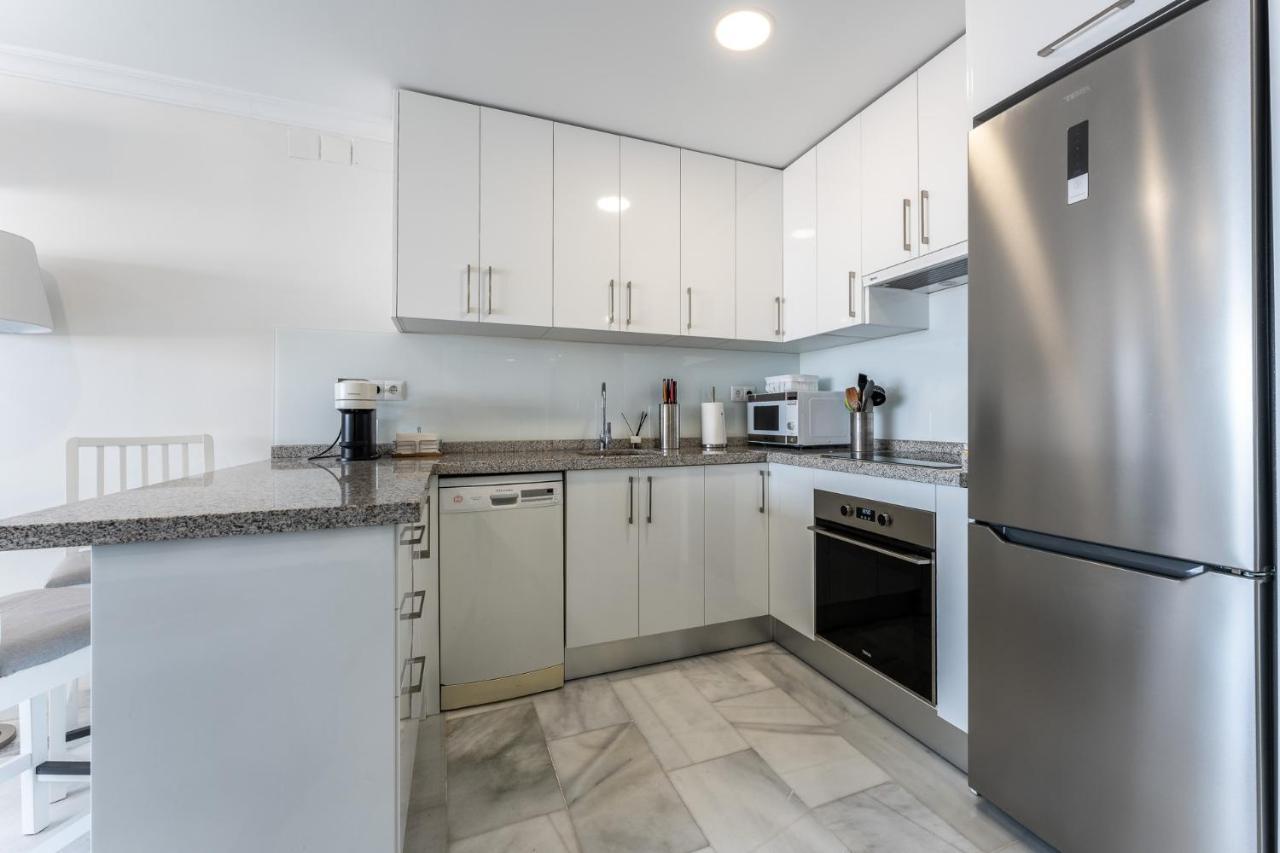Breathtaking Studio, Amazing Views, Pool, Apartment