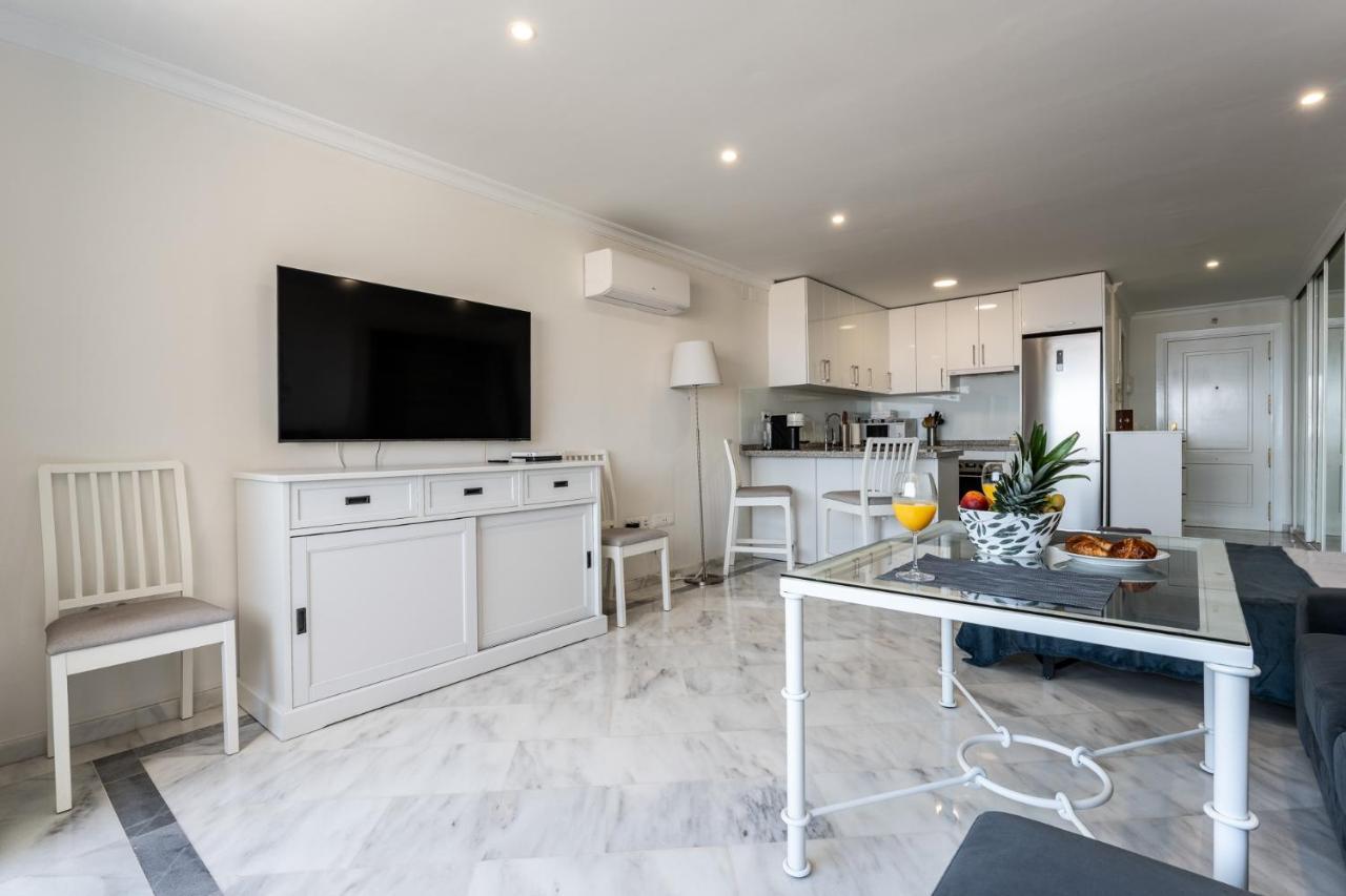 Breathtaking Studio, Amazing Views, Pool,