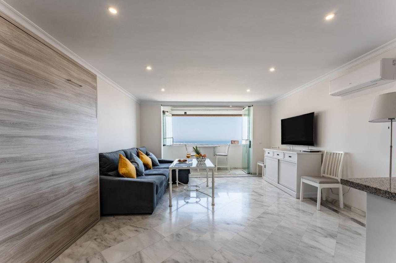 Breathtaking Studio, Amazing Views, Pool, Apartment