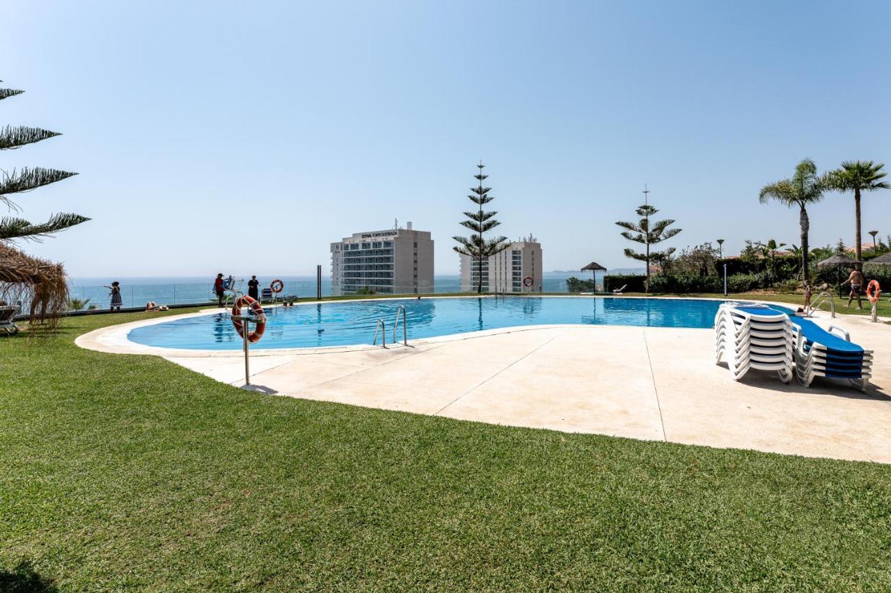 Breathtaking Studio, Amazing Views, Pool, Apartment